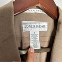 Jones Wear Vintage  Women's Tan 2-Button Front Long Sleeve Blazer size 4 Workwear Photo 7