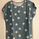 Daisy Floral  Print Crew Neck Short Sleeve Blouse. Photo 2