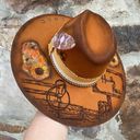 Idyllwind Nwt “Howdy Fall”  Spice OS Hand Burned Felt Hat Photo 5