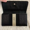 Tommy Hilfiger  chain stripe trifold wallet Photo 2