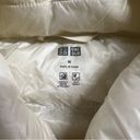 Uniqlo  Ultra Down Puffer Vest in White Ivory Size Medium EUC Photo 2