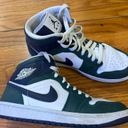 Nike Jordan Women’s Nike Air Jordan 1 Mid Photo 0