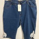 Bermuda Bloomchic Women’s Denim  Shorts With Floral Lace Cutout Size 26 NWT Photo 0