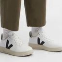 VEJA V-10 Extra White Black Low Top Casual Size US 6 Sneakers. Photo 0