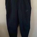 Nike Men’s Tech Sweatpants Photo 0