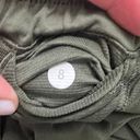 Lululemon Hotty Hot Short 2.5” Photo 3