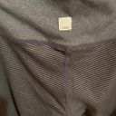 Vuori gray striped crop leggings Photo 2