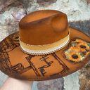 Idyllwind Nwt “Howdy Fall”  Spice OS Hand Burned Felt Hat Photo 2