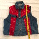 90s Sun River Red blue western cowgirl denim vest jacket with paisley bandana print and pockets #cottagecore #biker #Y2K #streetwear Photo 3