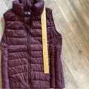 Uniqlo  Burgundy Vest Size Small Photo 3