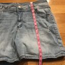 Suzanne Betro 𝅺 denim distressed shorts size 16. Photo 7