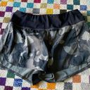 Athleta run free printed short 3.5 inches green camo running shorts athletic Photo 1