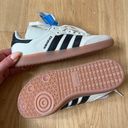 Adidas sneaker Photo 3