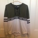 Justify Women’s size small Sweatshirt olive green and off white Photo 7