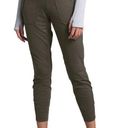 The North Face Paramount Hybrid High-Rise Leggings Photo 2