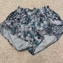 Lululemon Hotty Hot Short 2.5” Photo 0