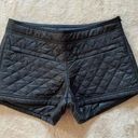 Athleta  Shorts Womens Black Toasty Buns Quilt Insulated Casual Travel Size 0 Photo 0