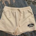 Edikted Cream Shorts Photo 0