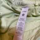 Lululemon  Women’s Size 8 Hotty Hot Low Rise Short 2.5" Crispin Green Photo 3