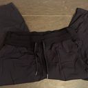 Lululemon cropped jogger Photo 0