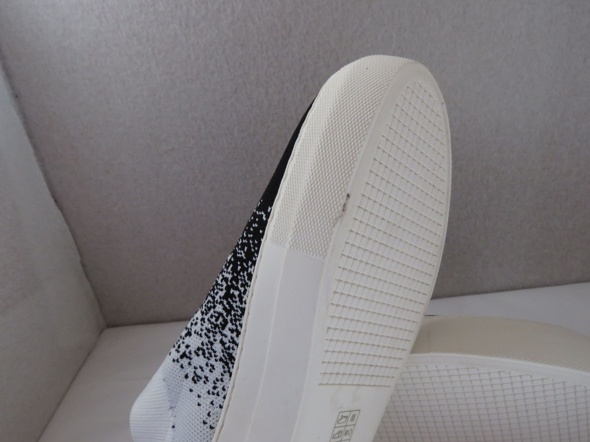 DKNY Women's Slip-On Shoes Size 8.5 Photo 6