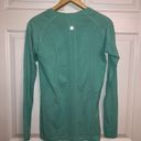 Lululemon long sleeve swiftly tech size 8 Photo 2