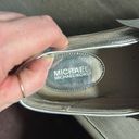 Michael Kors Women’s 9.5 leather silver metallic  Sneakers/Loafers Photo 3