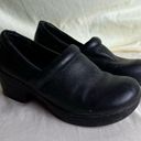 Born B.o.c. Black Leather Clogs Slip On Flat Heel Comfort Fit Minimalist 7.5 Photo 3