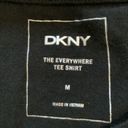 DKNY  EVERYWHERE TEE SHIRT SIZE MED BLACK GUC #1245 Photo 2