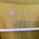 FIGS NWT  Women's size 3XL Chartreuse Rafaela Three-Pocket Scrub Top Photo 1