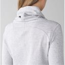 Lululemon  In A Cinch Long Sleeve Tee Size 4 Photo 6