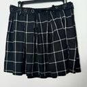 Hot Topic  Black & White Plaid Pleated Skirt With Grommet Belt size large Photo 3