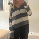 American Eagle v neck sweater Photo 1