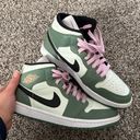 Jordan 1 Dutch Green Mids Photo 0