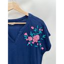 Westport  Blue Floral Embroidered Short Sleeve V-Neck Tee Women's Size Large L Photo 2