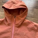 The North Face  women's Daybreak Rain Jacket in light mahogany NF0A86NZNXQ Photo 5