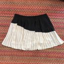 Banana Republic  BLACK & WHITE PLEATED BUSINESS WORK CHURCH SKIRT Photo 2