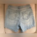 Gloria Vanderbilt Light wash Jean shorts Photo 2