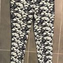 Willow & Clay Like new  black & white floral textured ankle cropped pants. Sz 6 Photo 0