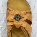 Baretraps  Womens Outlast Sandals Sz 8 Mustard Leather Flower Strappy Slides Boho Photo 4