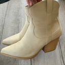 Qupid  Vaca Womens Heeled Western Boots Cream Sz 9 Photo 2