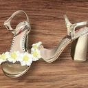 Betsey Johnson  Sedona Gold Daisy Sandals Size 9 Photo 0