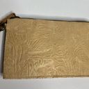 Krass&co American Leather  The Essential Power wristlet charging pouch tan Photo 2