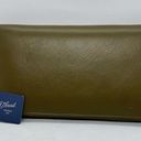 Universal Threads NWT Universal Thread Women's Large Olive Green Zip Wallet Photo 0