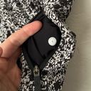 Lululemon  tracker shorts black patterned 4 Photo 5