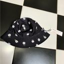 Alice + Olivia NWT  Reversible Daisy Bucket Hat Navy & White Floral 90s Y2K Vibes Photo 2