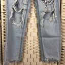 American Eagle  Women’s Distressed Strigid Mom Jeans Light Wash Size 6 Photo 3