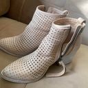 DV by Dolce Vit Womens Shay Beige Fashion Boots Size 6. Photo 2