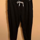 Vuori Performance Joggers in Black Heather Photo 3