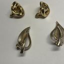 Monet Lot Of 2 Vintage Costume Earrings Clip On Signed Sarah Cov /  - Gold Tone Photo 5